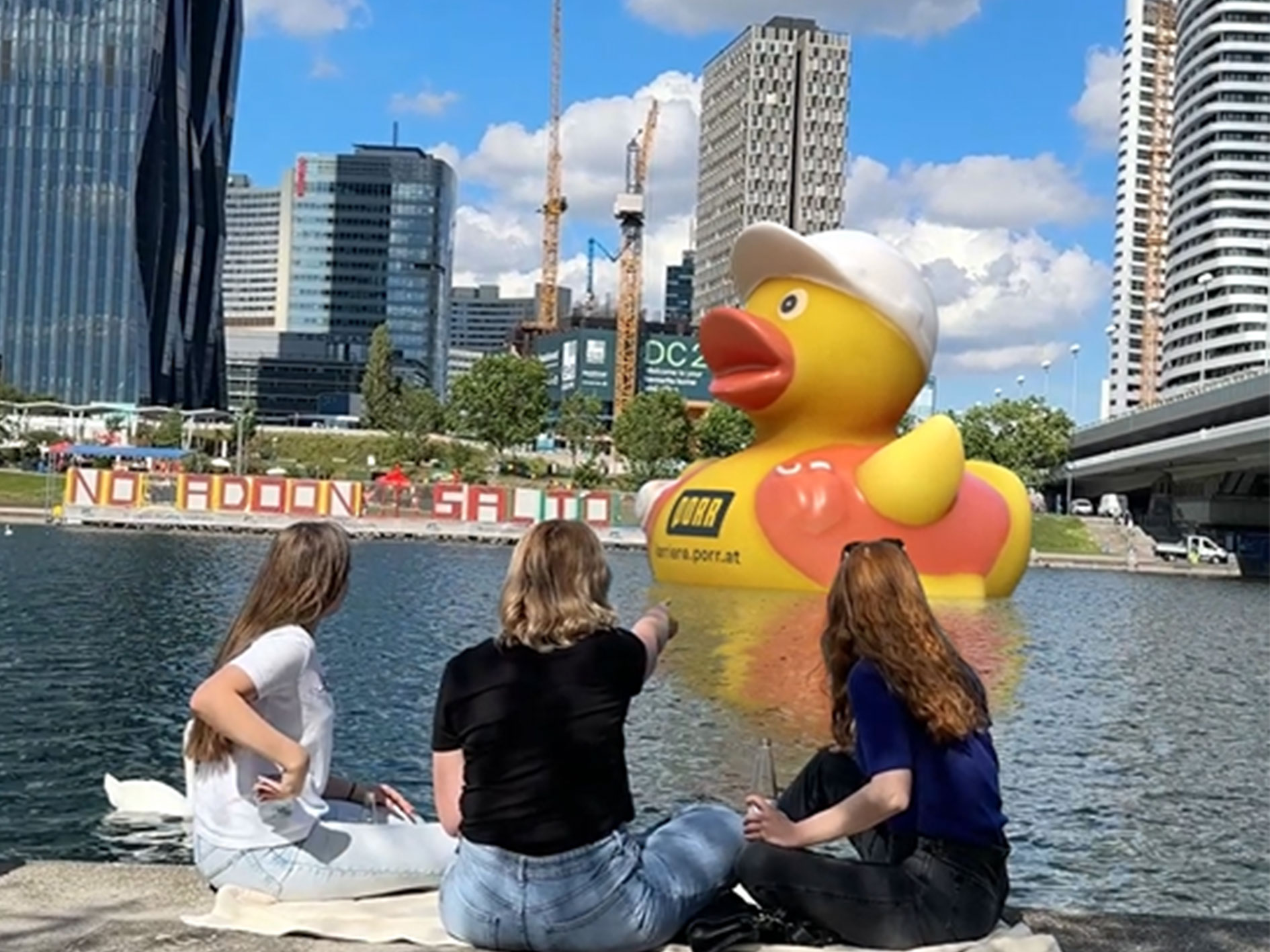 PORR Badeente auf der Donau